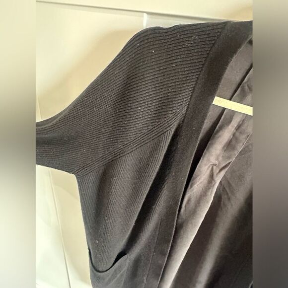 Lululemon Still At Ease Wrap
Black - Picture 12 of 13